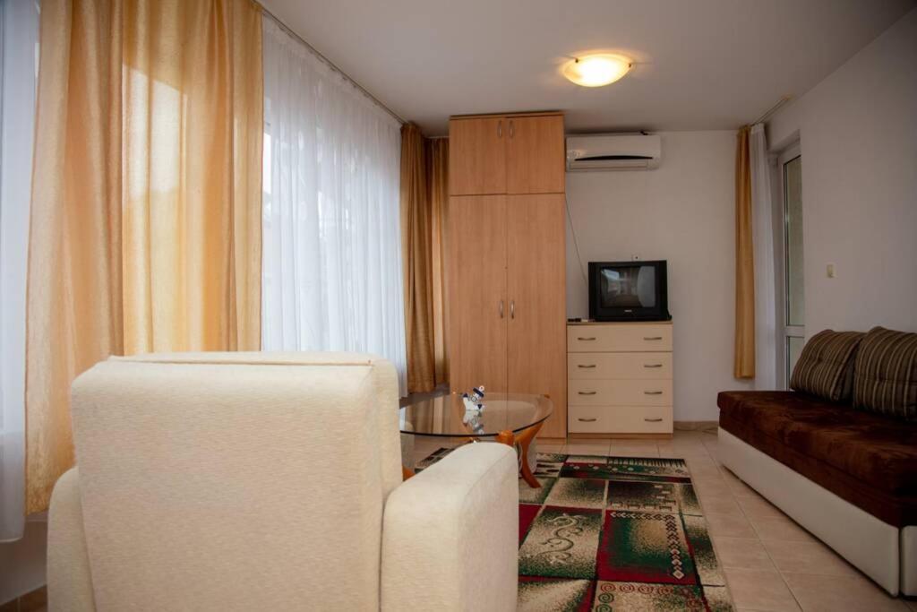 Convenient 1-Bedroom Flat Next To Harmanite Beach Созополь Экстерьер фото