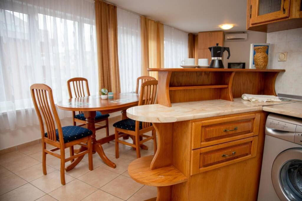 Convenient 1-Bedroom Flat Next To Harmanite Beach Созополь Экстерьер фото